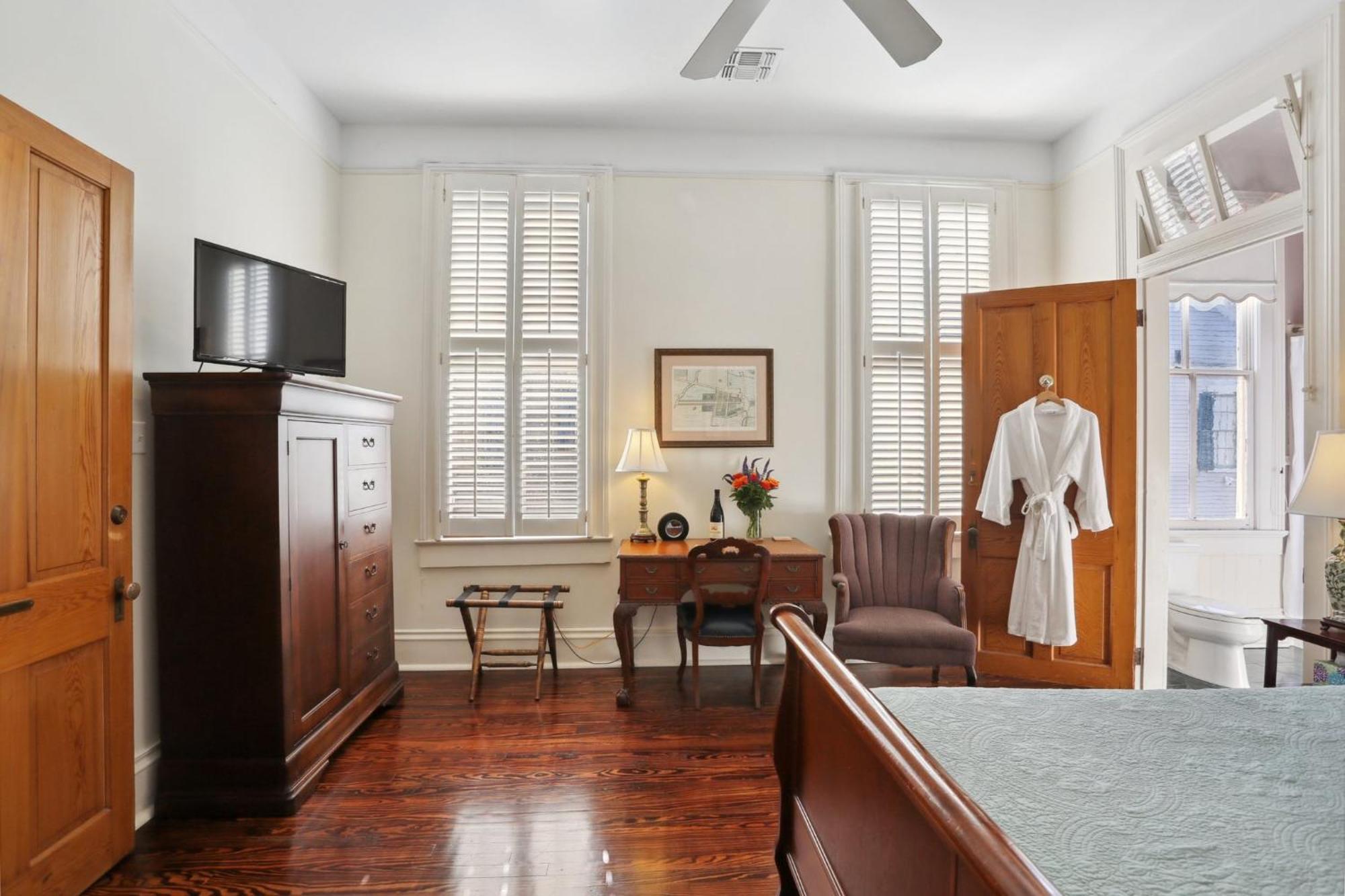 Superior King Room 1